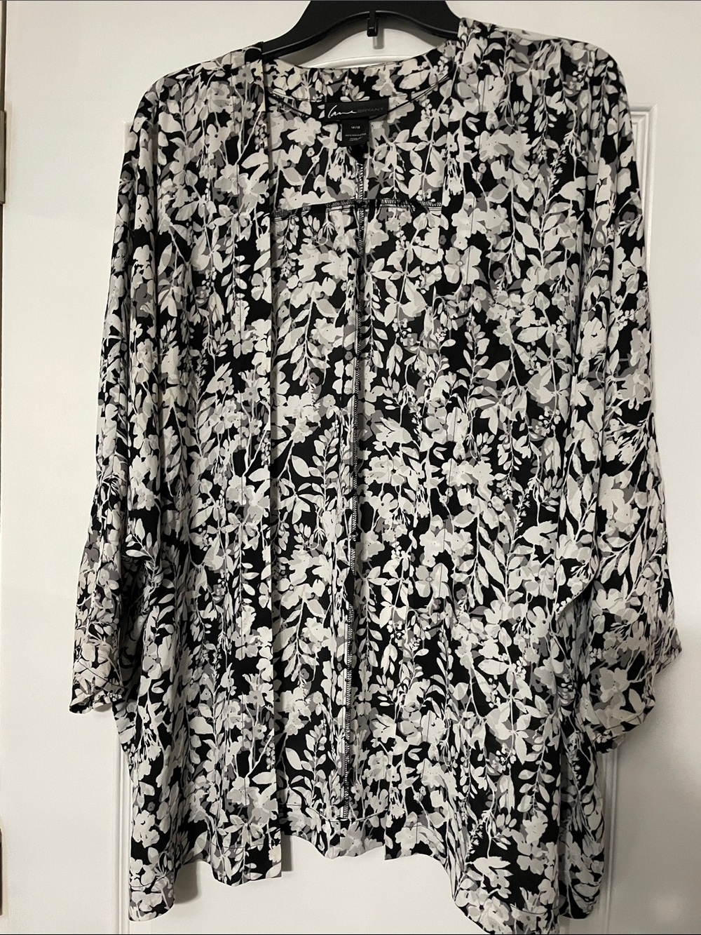 Lane Bryant 14/16 Black and White Floral Kimono